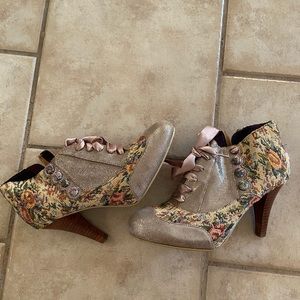 Poetic license floral booties heels size 39 9